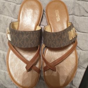 Michael kors sandals sz 7. Smoke free home